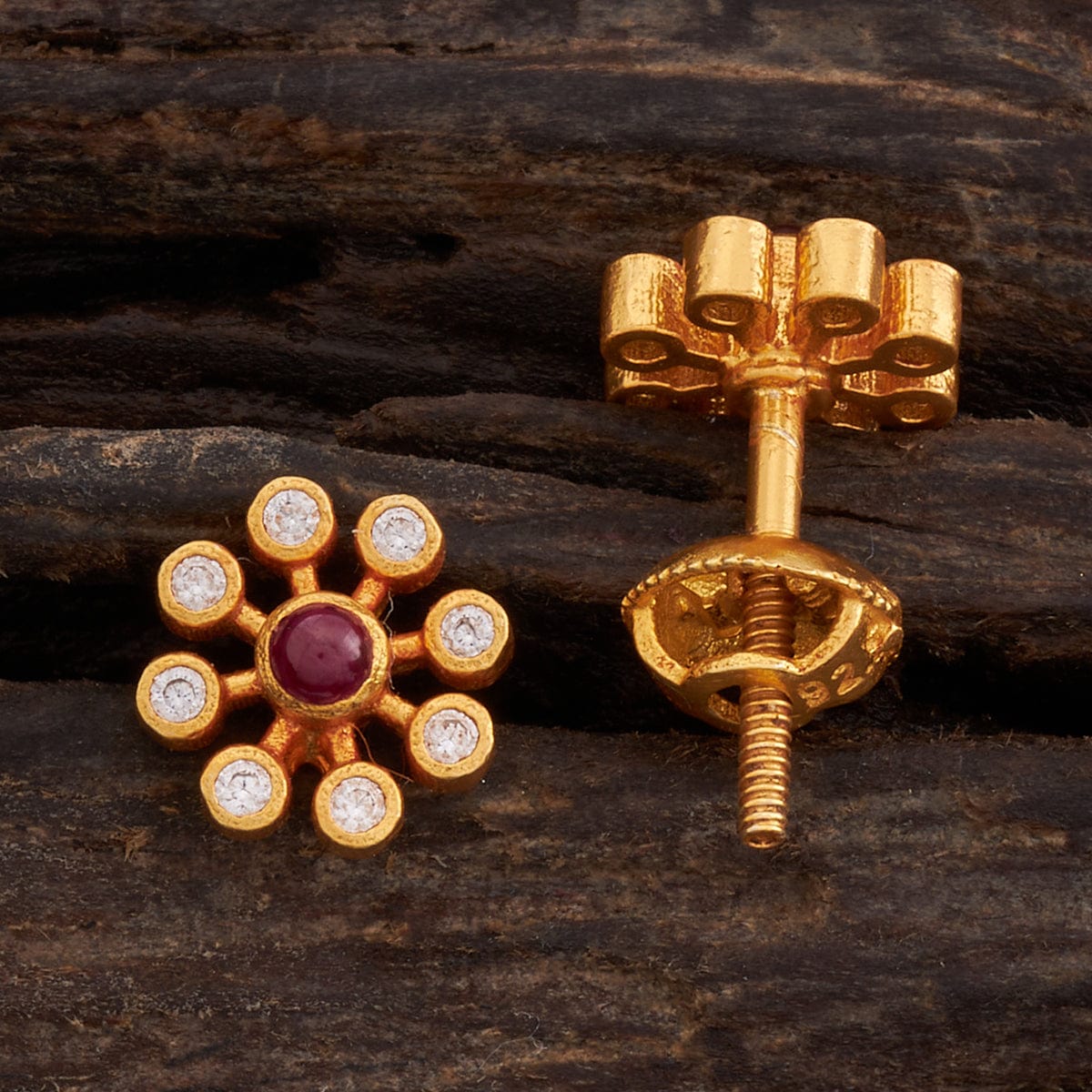 22K Culcutti Square Stud Design Gold Earring | Pachchigar Jewellers  (Ashokbhai)